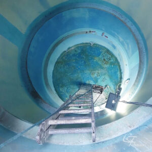 Caixa d'água antes da impermeabilização em fibra de vidro