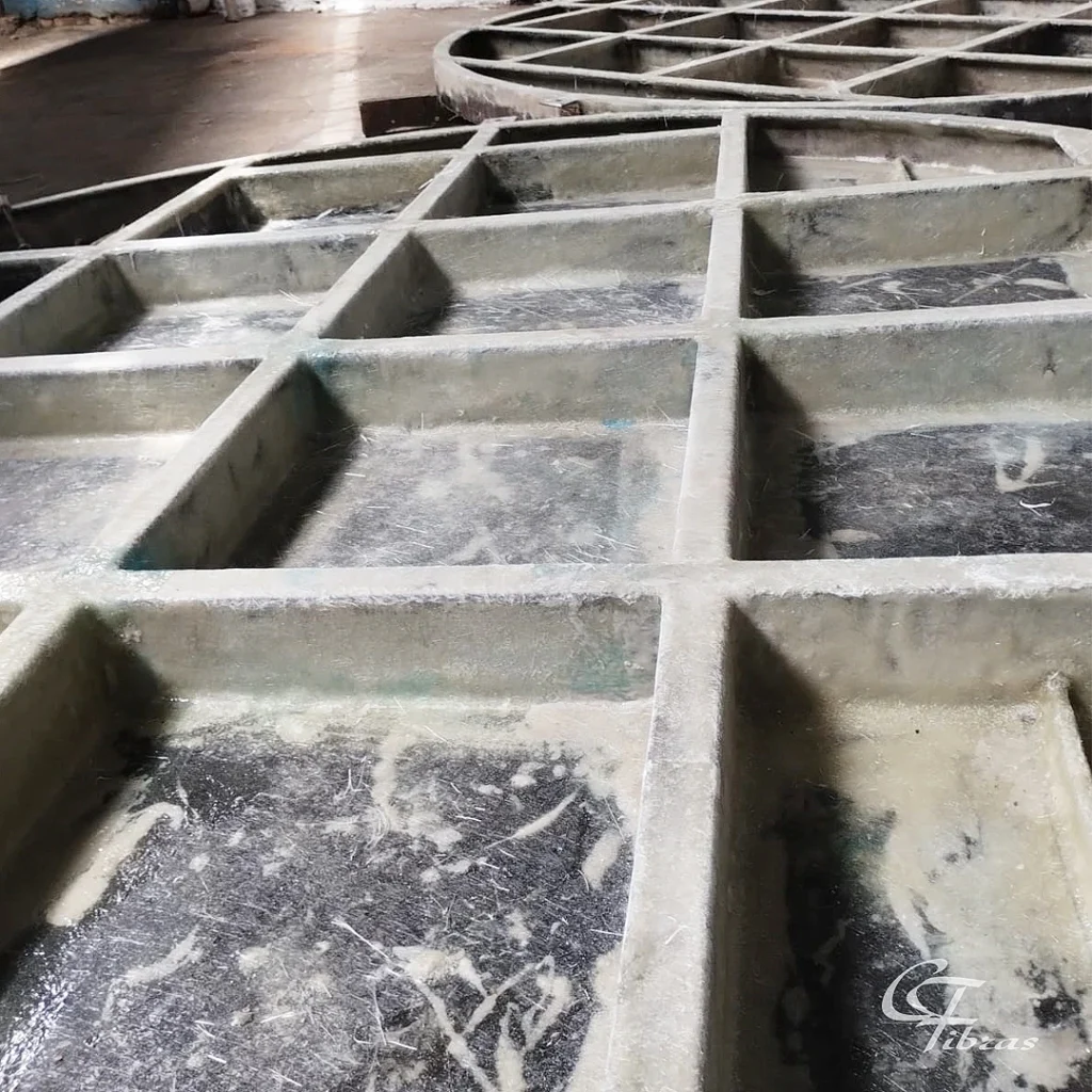 Preparação para revestimento em fibra de vidro de base de aço carbono