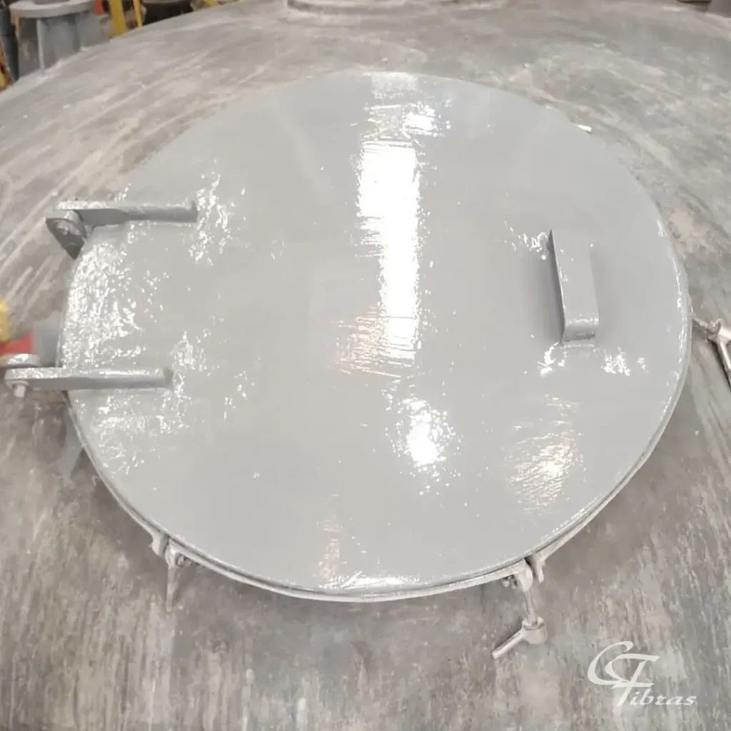 Conserto em fibra de vidro e pintura em tampa de tanque