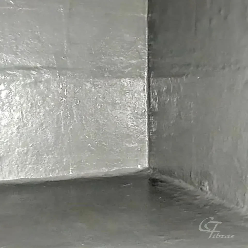 Tanque de concreto impermeabilizado em fibra de vidro