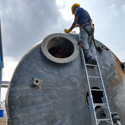 Troca de flange e manutenção em boca de visita de tanque